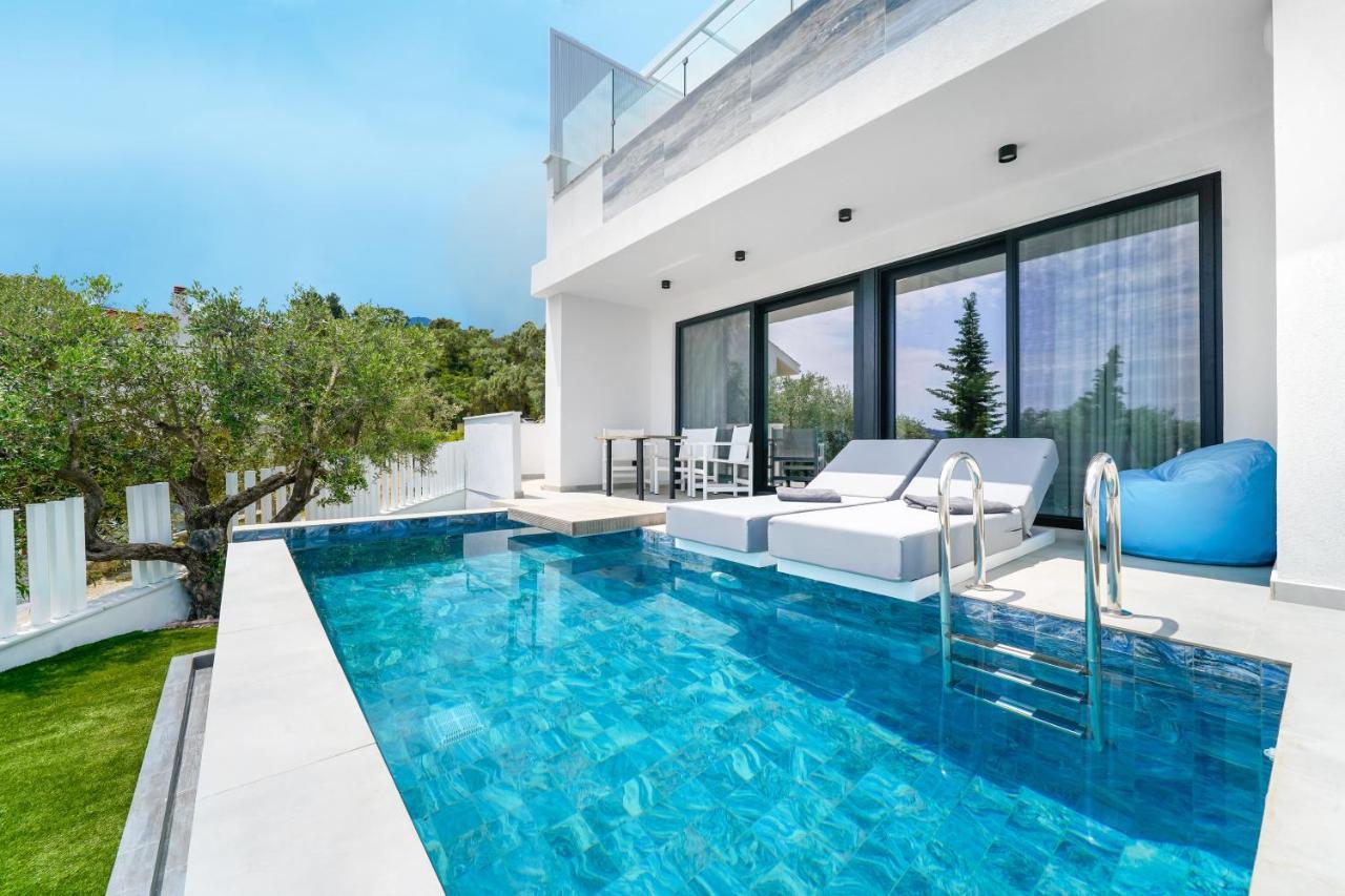 Mythodea Prive Luxury Suites Chrysi Ammoudia Bagian luar foto