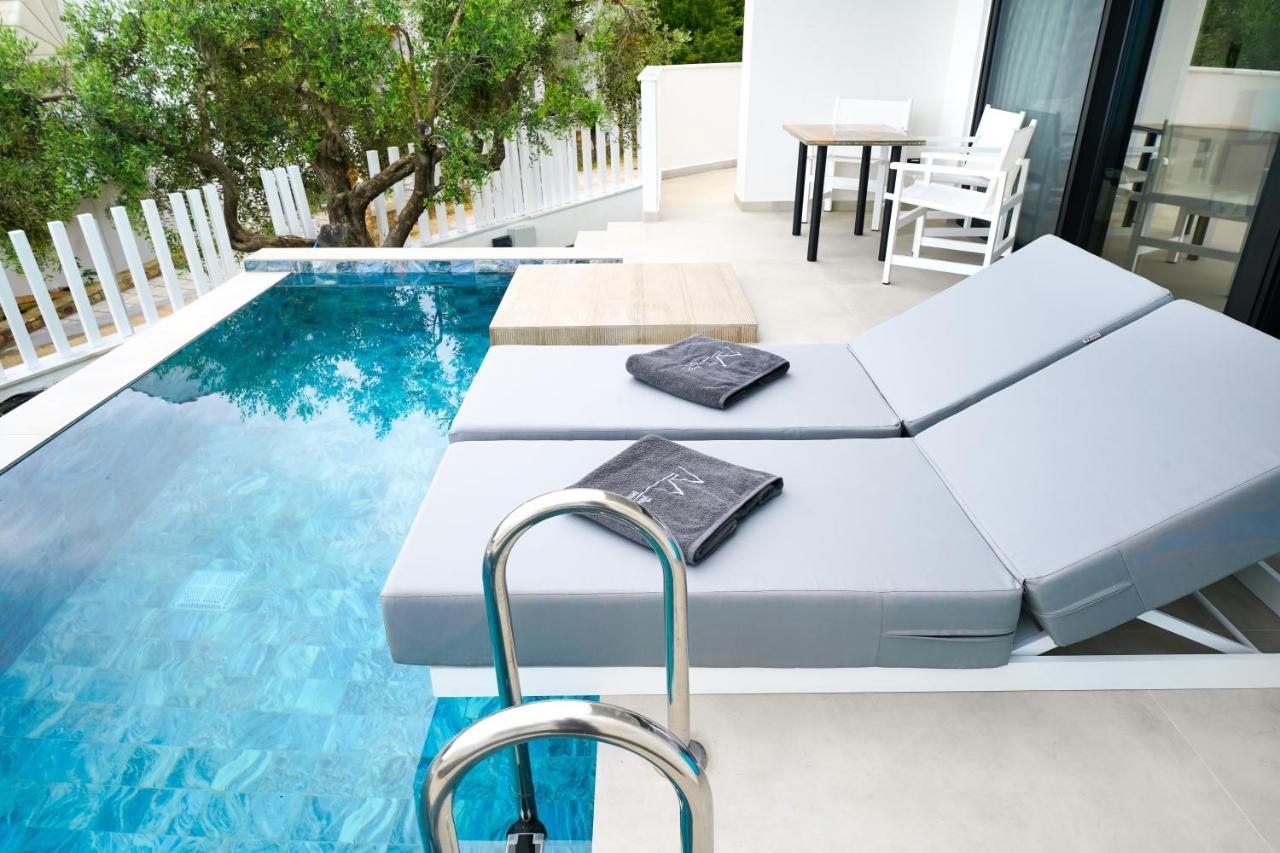 Mythodea Prive Luxury Suites Chrysi Ammoudia Bagian luar foto