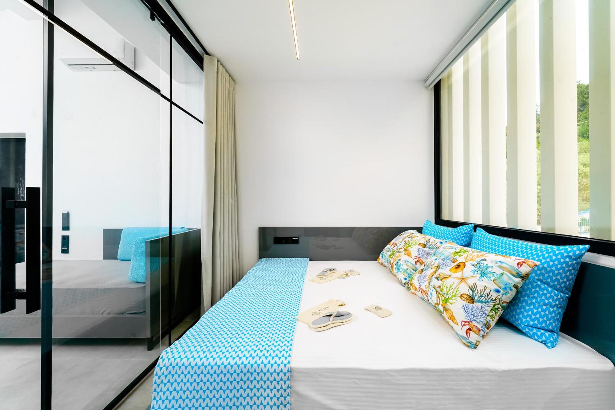 Mythodea Prive Luxury Suites Chrysi Ammoudia Bagian luar foto