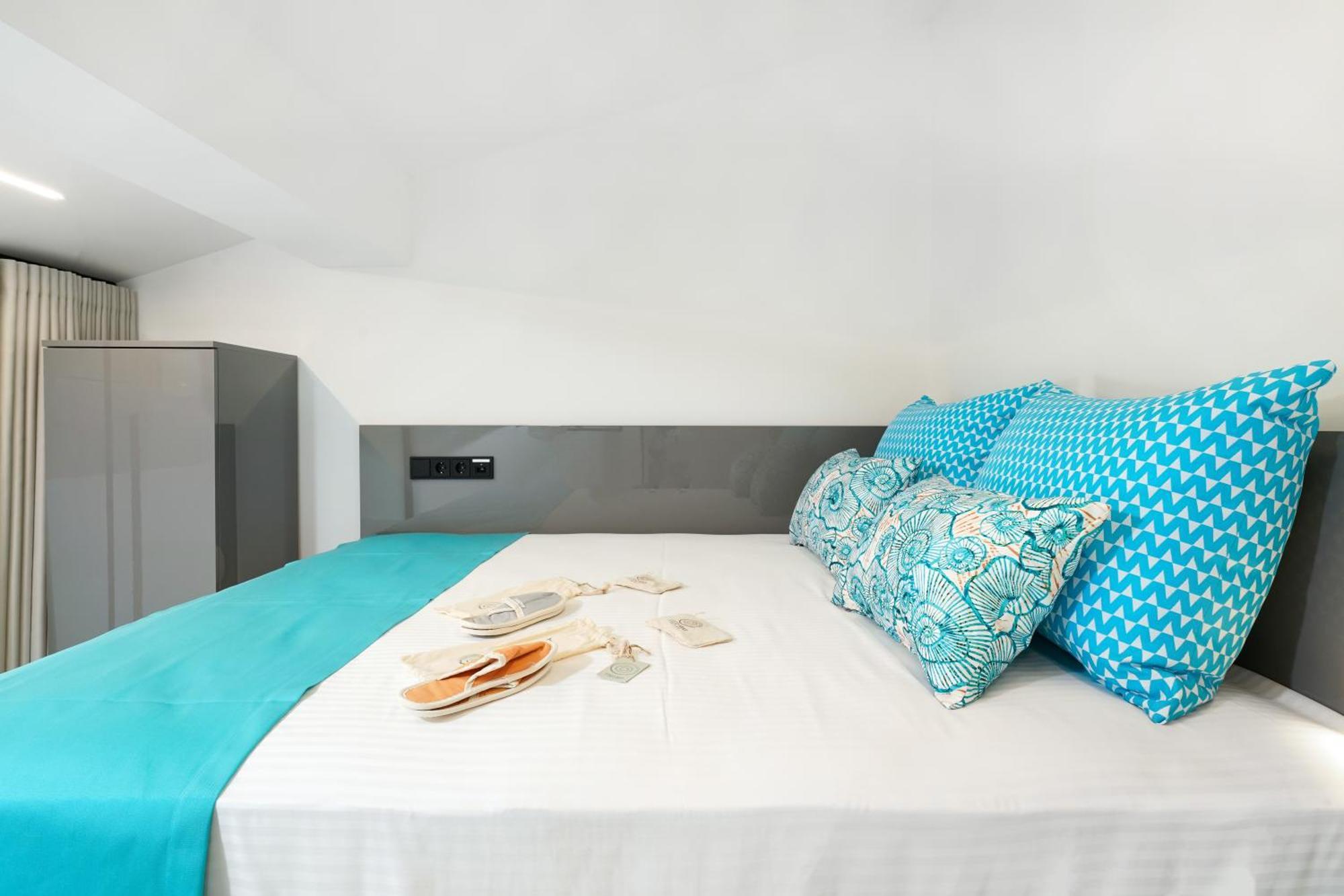 Mythodea Prive Luxury Suites Chrysi Ammoudia Bagian luar foto