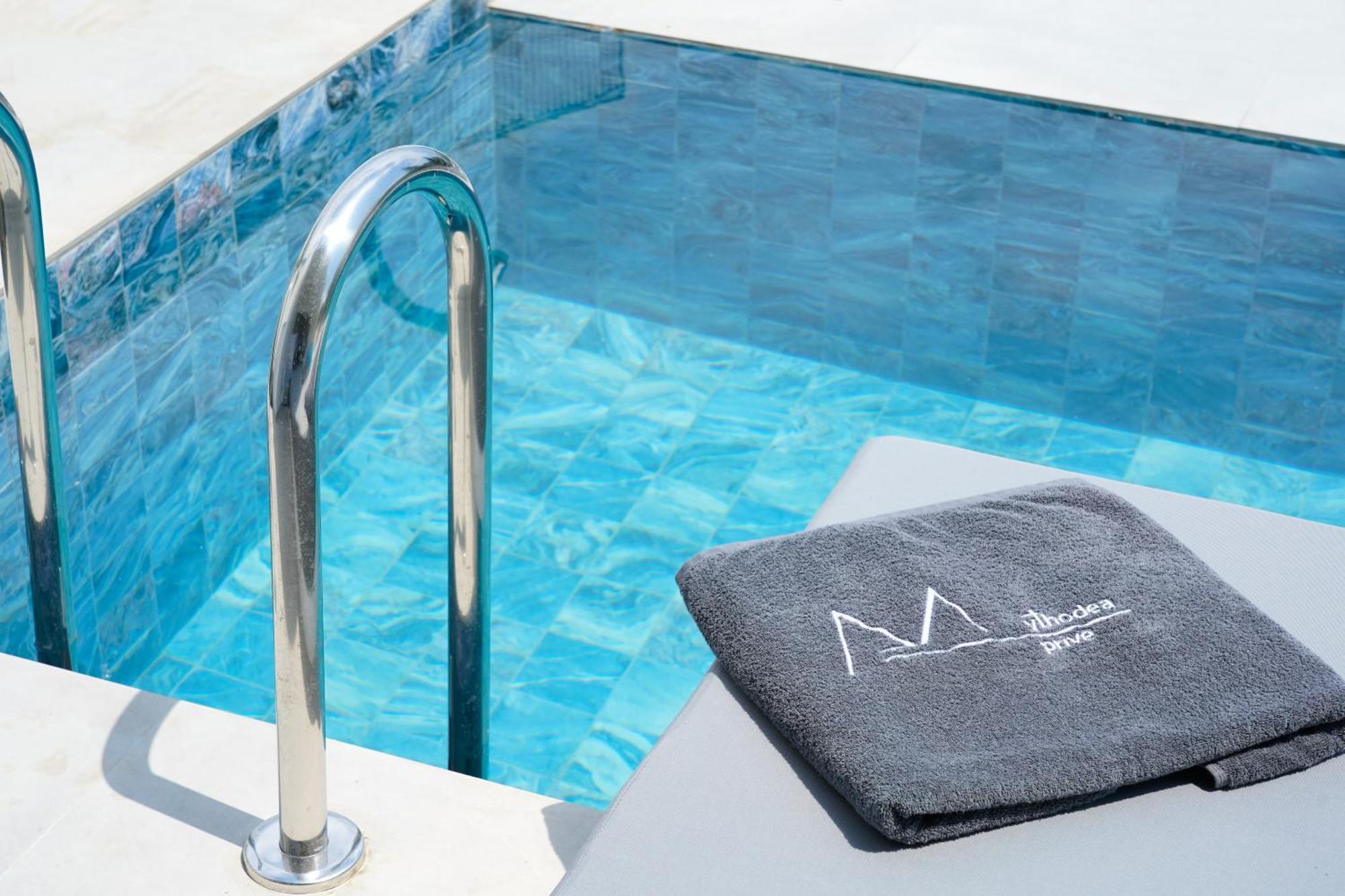 Mythodea Prive Luxury Suites Chrysi Ammoudia Bagian luar foto