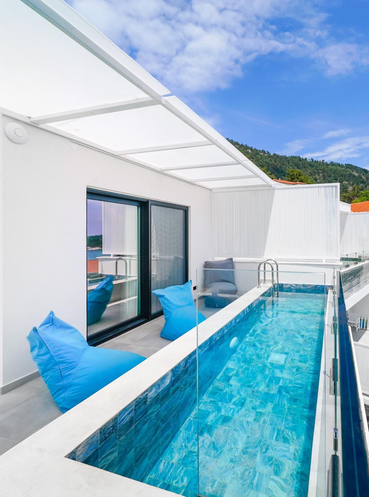 Mythodea Prive Luxury Suites Chrysi Ammoudia Bagian luar foto