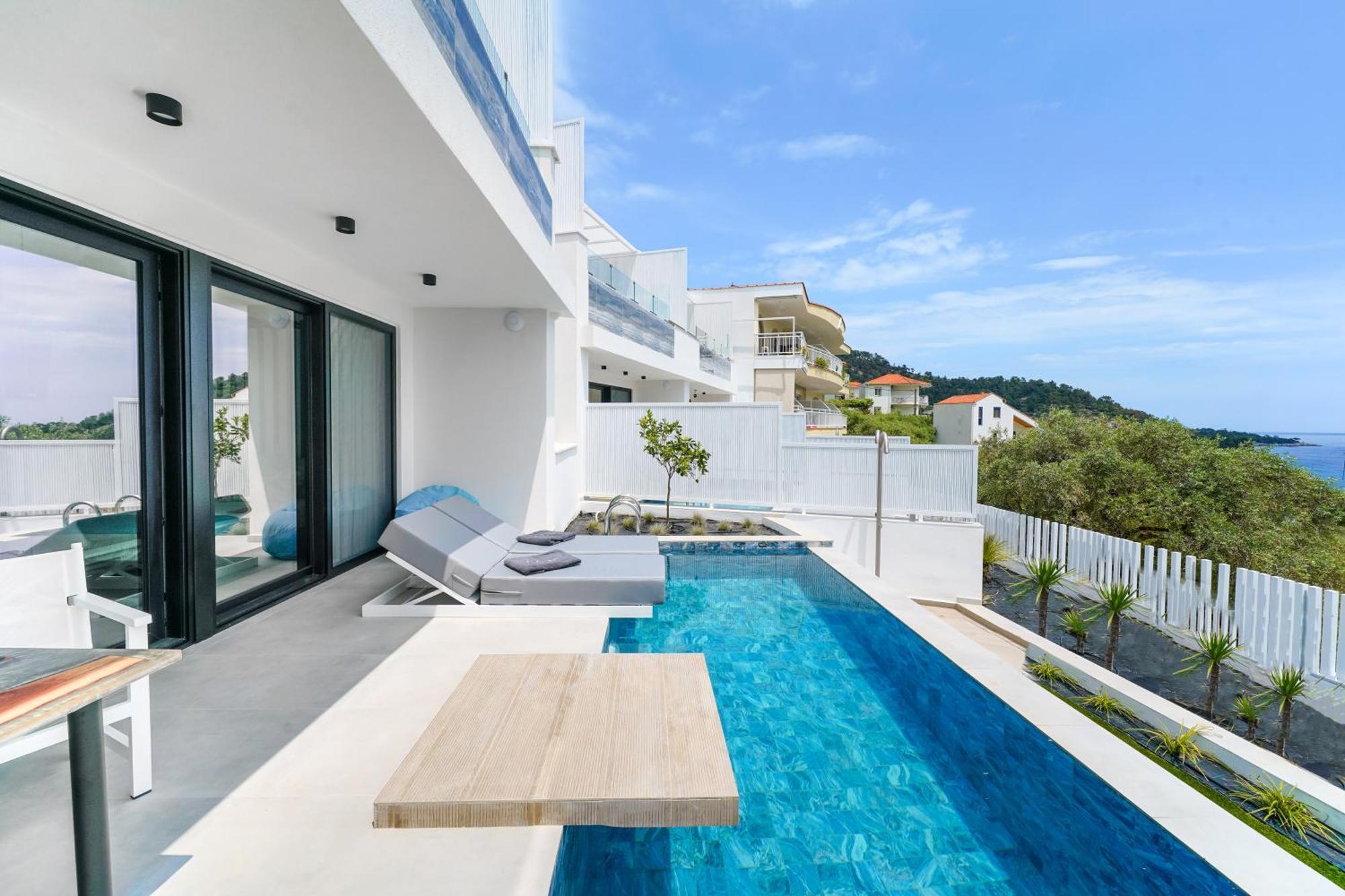 Mythodea Prive Luxury Suites Chrysi Ammoudia Bagian luar foto