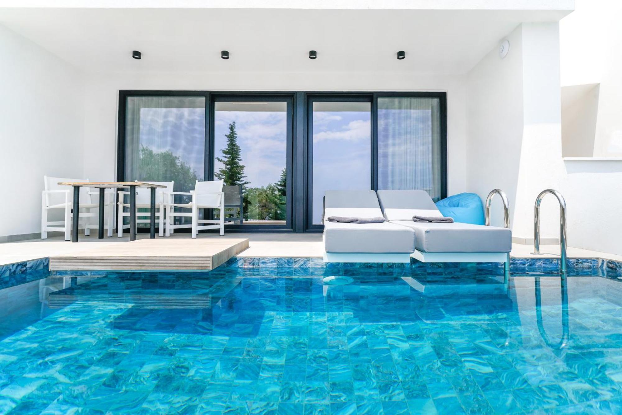 Mythodea Prive Luxury Suites Chrysi Ammoudia Bagian luar foto