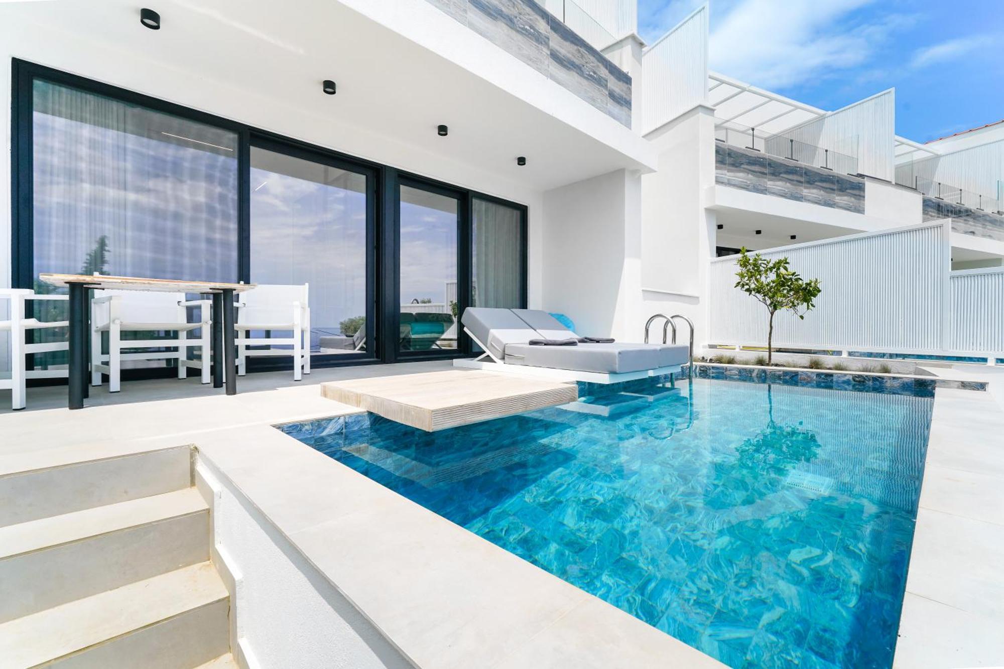 Mythodea Prive Luxury Suites Chrysi Ammoudia Bagian luar foto